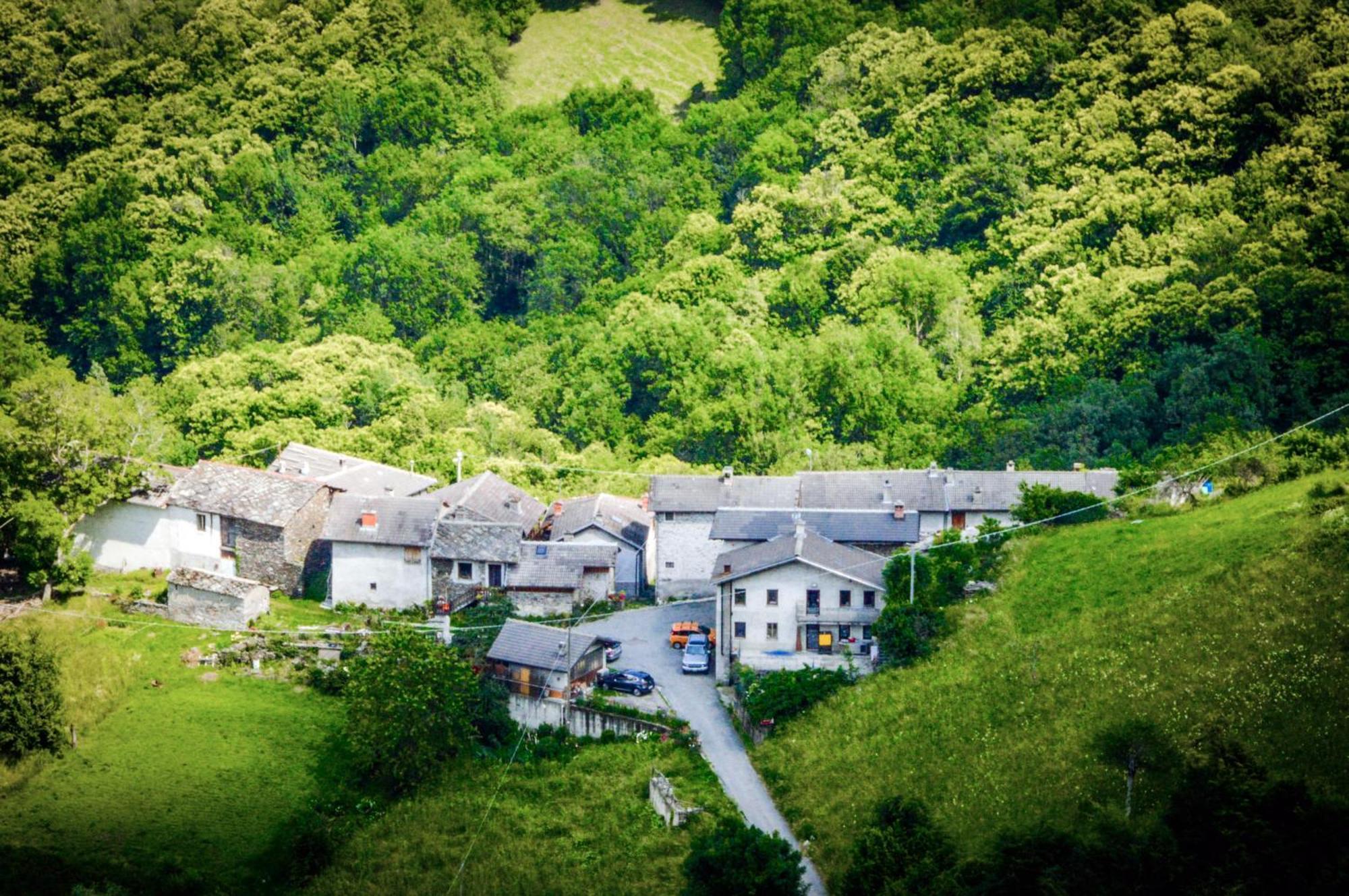 Chalet In Pietra E Legno Con Caminetto Inverso Pinasca Exterior foto